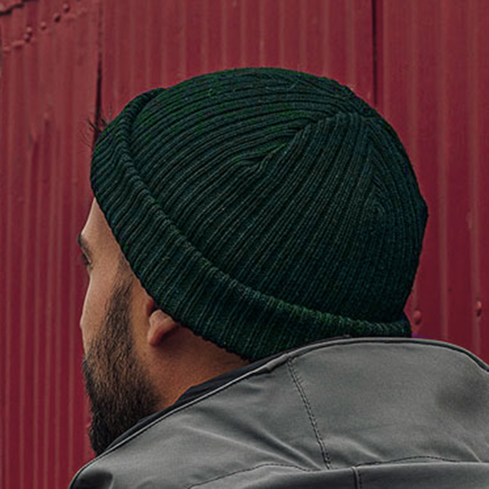 Маслено зелена двуслойна Шапка тип Докер Маслено зелена двуслойна Шапка тип Докер