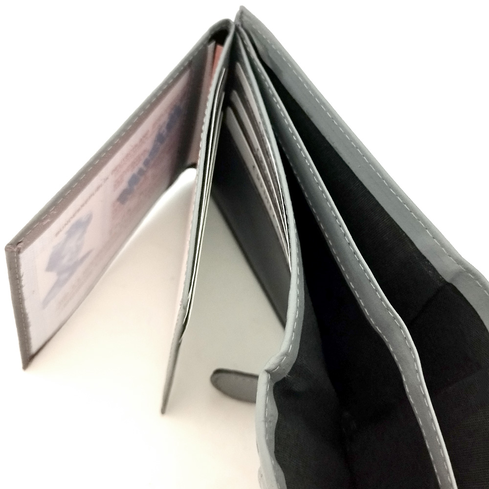 Светло сив портфейл